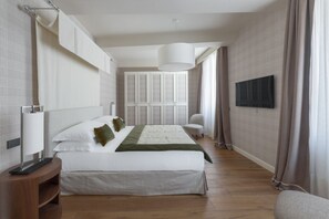 2 bedrooms, iron/ironing board, travel cot, WiFi