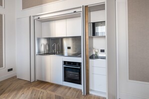 Refrigerador, microondas, horno y parrilla de estufa 
