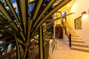 تفاصيل الفندق من الخارج