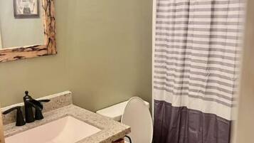 Dusche, Handtücher, Toilettenpapier