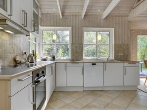 Fridge, microwave, dishwasher, cookware/dishes/utensils - "Henni" - 2.5km from the sea by Interhome (Læsø)