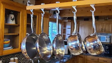 KylskÄp, mikrovÄgsugn, ugn och spishÀll