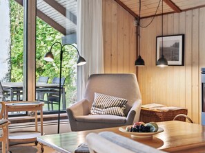 TV, fireplace, DVD player