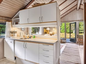 Fridge, microwave, dishwasher, cookware/dishes/utensils