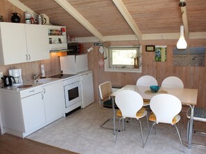 Refrigerador, microondas, lavavajillas y utensilios de cocina 