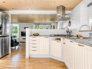 Fridge, microwave, oven, dishwasher - "Tara" - 300m from the sea by Interhome (Læsø)