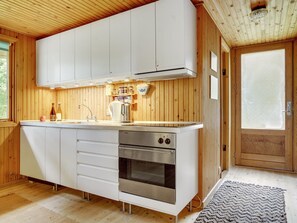 Kühlschrank, Ofen, Geschirrspüler, Kochgeschirr/Geschirr/Besteck