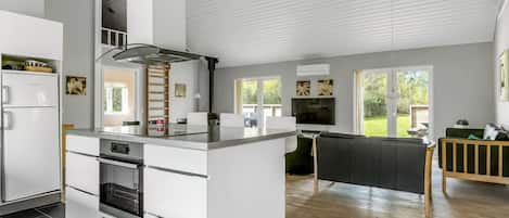 Kühlschrank, Mikrowelle, Ofen, Geschirrspüler