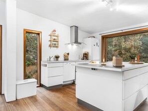 Fridge, dishwasher, cookware/dishes/utensils