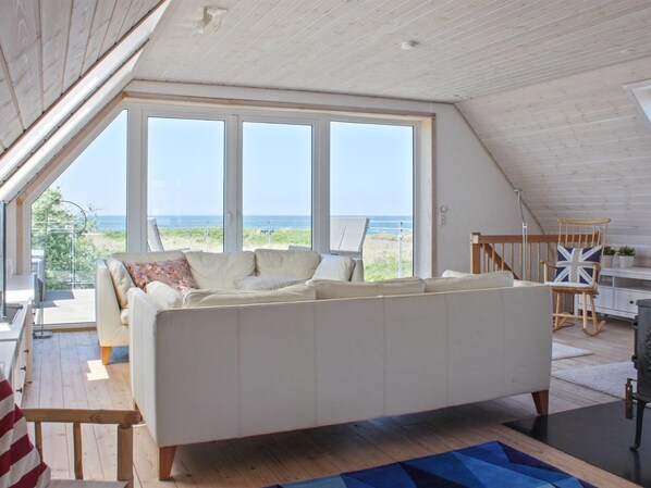 Fernseher, Kamin, DVD-Player