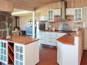 Kjøleskap, mikrobølgeovn, ovn og oppvaskmaskin