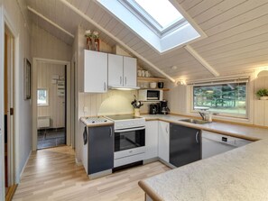 Fridge, microwave, dishwasher, cookware/dishes/utensils