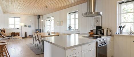 Fridge, dishwasher, cookware/dishes/utensils