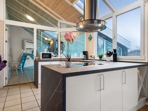 Kjøleskap, mikrobølgeovn, ovn og oppvaskmaskin