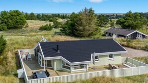 A coastal house with a deck, large windows, and a view of the sea. - "Mila" - 750m from the sea by Interhome (Bindslev)