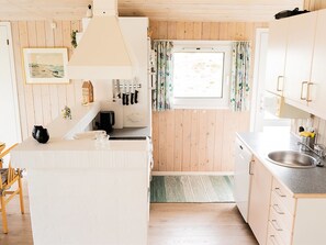 Kjøleskap, mikrobølgeovn, ovn og oppvaskmaskin