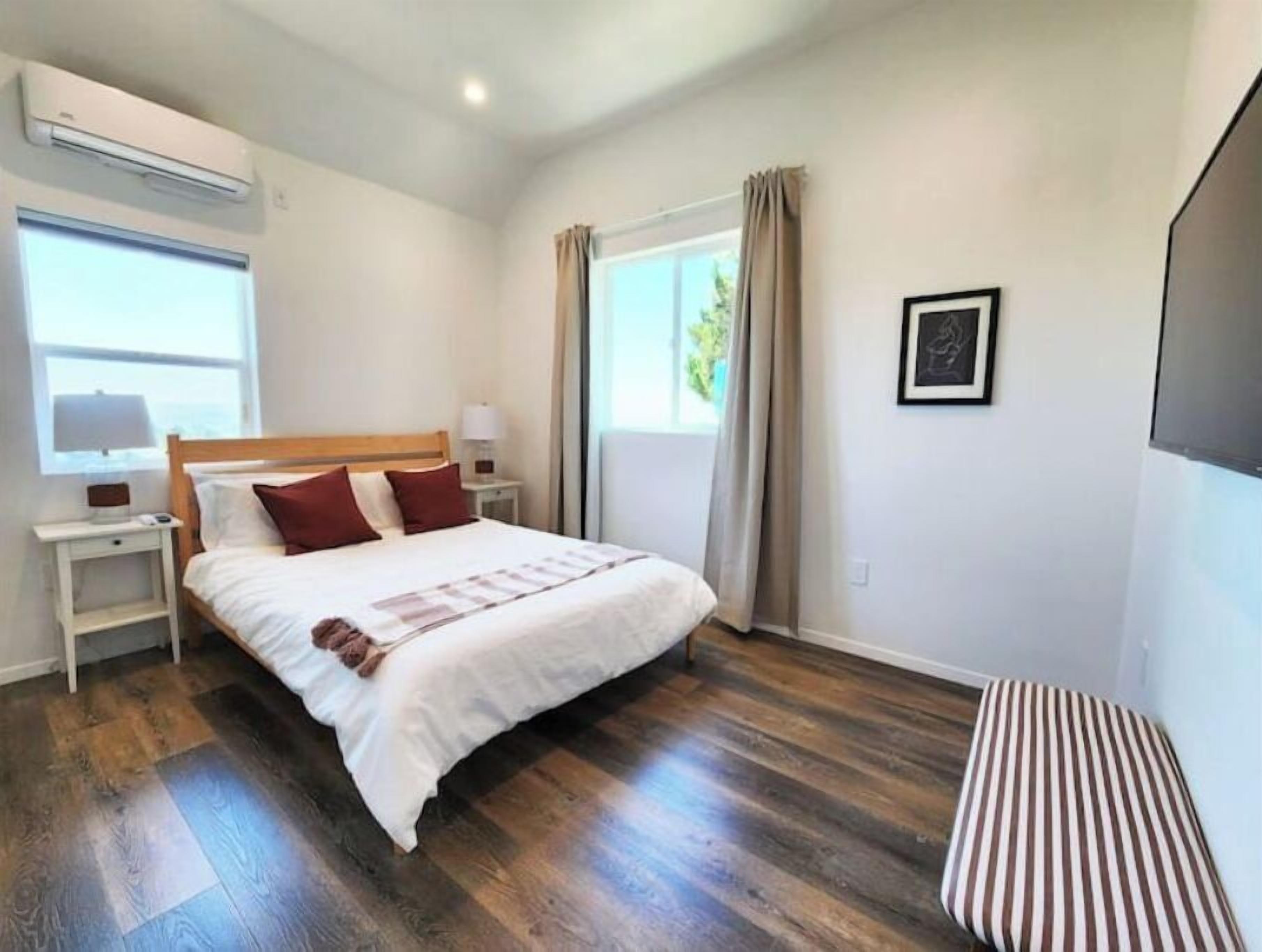 New construction guesthouse with great views!