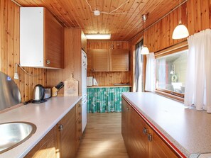 Kühlschrank, Mikrowelle, Ofen, Hochstuhl