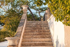 Property grounds - An unforgettable historical holiday, crystal clear sea, and lots of relaxation (Selva di Fasano)