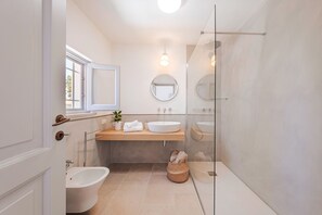 Shower, hair dryer, bidet, shampoo - An unforgettable historical holiday, crystal clear sea, and lots of relaxation (Selva di Fasano)