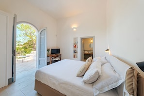 5 bedrooms, iron/ironing board, travel cot, WiFi - An unforgettable historical holiday, crystal clear sea, and lots of relaxation (Selva di Fasano)