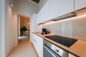 Fridge, oven, stovetop, dishwasher