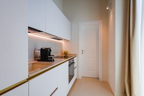 Réfrigérateur, four, plaque de cuisson, lave-vaisselle