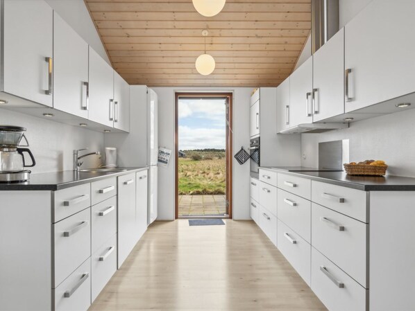 Fridge, microwave, dishwasher, cookware/dishes/utensils