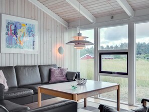 TV, fireplace, DVD player - "Bertie" - 700m from the sea by Interhome (Hirtshals)