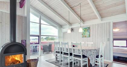 "Bertie" - 700m from the sea by Interhome