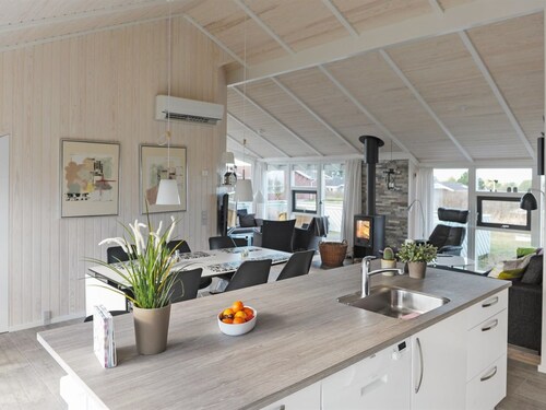 "Mathias" - 625m from the sea by Interhome