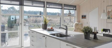 Réfrigérateur, micro-ondes, four, lave-vaisselle