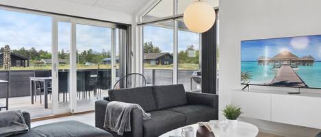 Fernseher, Kamin, DVD-Player