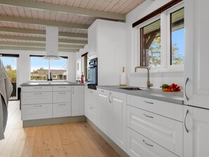 Fridge, microwave, dishwasher, cookware/dishes/utensils