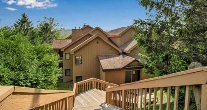 Ski in/Out & Golf 2 Bed 2 Bath w/ Air Conditioning