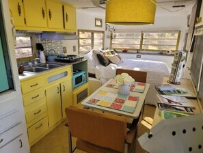 1 室のベッドルーム、WiFi