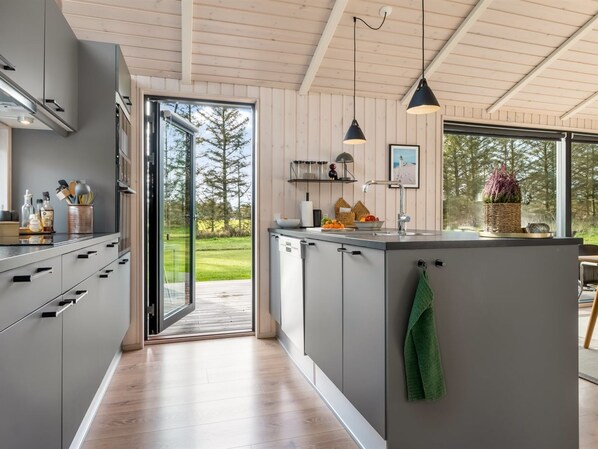 Fridge, microwave, dishwasher, cookware/dishes/utensils