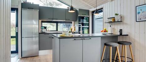 Fridge, microwave, dishwasher, cookware/dishes/utensils