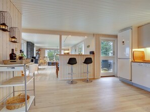 Geladeira, micro-ondas, lava-louças