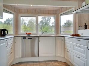 Kühlschrank, Mikrowelle, Ofen, Geschirrspüler