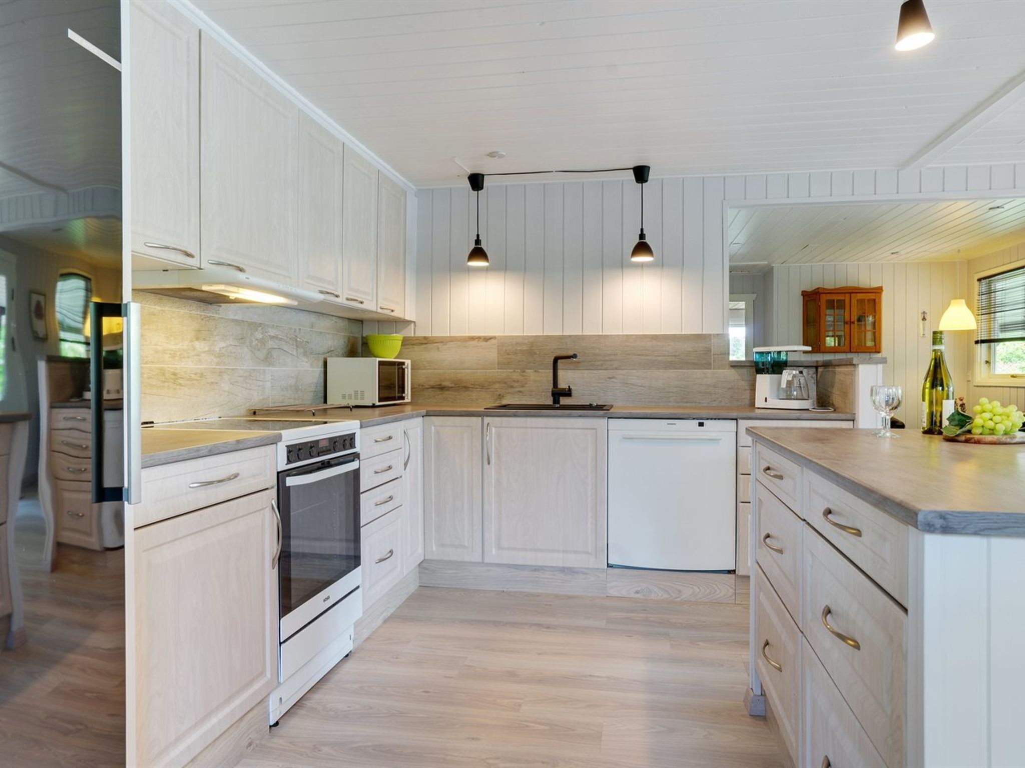 Fridge, microwave, dishwasher, cookware/dishes/utensils