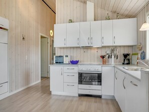 Fridge, microwave, dishwasher, cookware/dishes/utensils