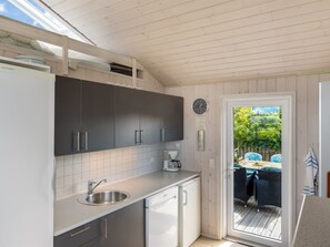 Fridge, microwave, dishwasher, cookware/dishes/utensils