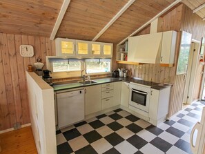 Fridge, microwave, dishwasher, cookware/dishes/utensils