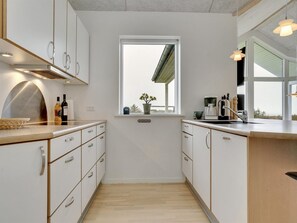 Fridge, microwave, dishwasher, cookware/dishes/utensils