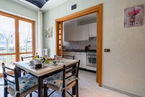 Refrigerador, horno, parrilla de estufa y lavavajillas 
