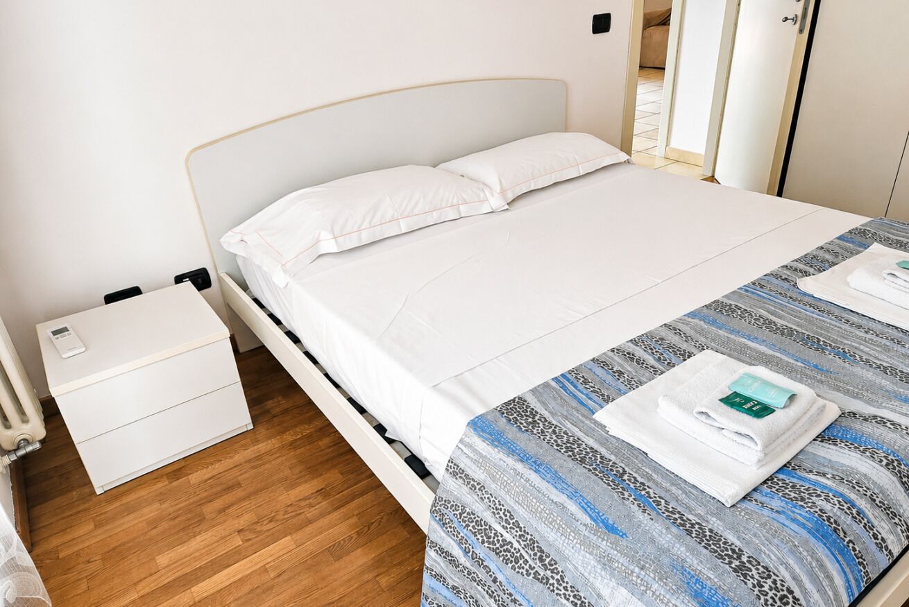 Comfortable And Spacious 70 M2 Apartment With Swimming Pool That Can Accommodate Up To 4 People Located On The Ground Floor Of A Residence. The Property Is Located In Solaro Di Lerici About 9 Minutes By Car From The Baia Blu Beach And About 6 From The Ce - Lerici