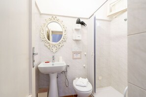 Shower, hair dryer, towels - GuestHost - Nice apartment that hosts up to 2 people, located in an old farmhouse dating back to the 19th century, furnished with taste and meticulous recovery of the original materials. The accommodation is located in Cozzana, a quiet and verdant distri (Monopoli)