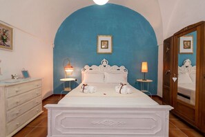 1 bedroom, bed sheets