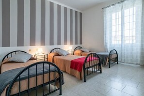 2 quartos, ferros/tábuas de passar roupa, acesso à internet